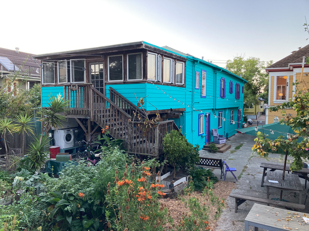 Mariposa Grove common house and yard